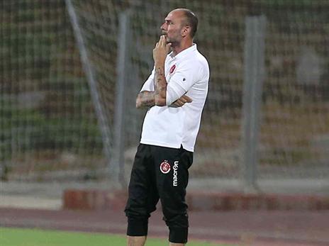 עם רגליים על הקרקע. איווניר (אלן שיבר)