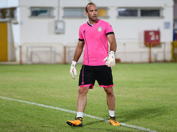 דני עמוס. לא נראה כי מדובר בפציעה רצינית (לירון מולדובן)