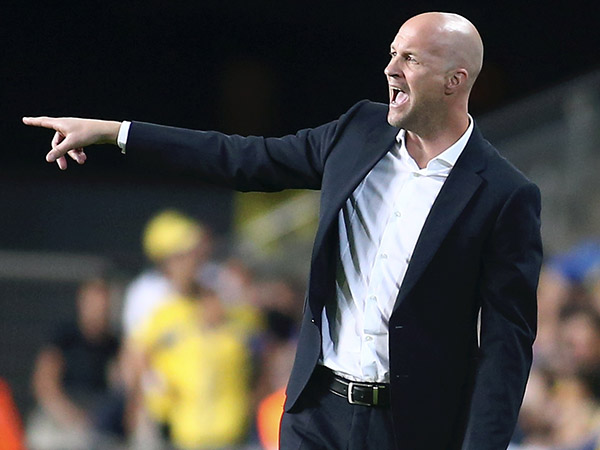 קרויף. נקודה ראשונה בבתים, אך עדיין ללא שער (אלן שיבר)