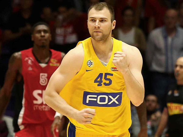 פראחוסקי עם הנקודה המכריעה מהקו (אלן שיבר)