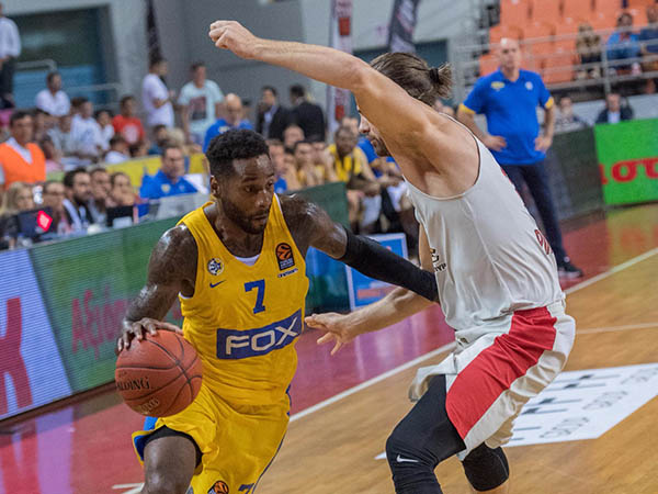 גם הוא במאייה הראשונה. קיין