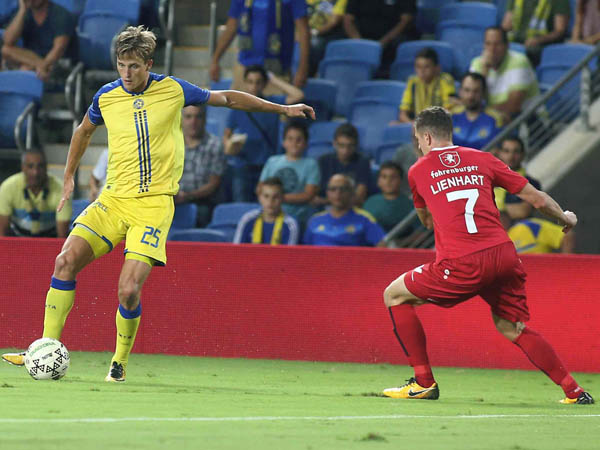 שוינפלד. עדיין לא כשיר (אלן שיבר)