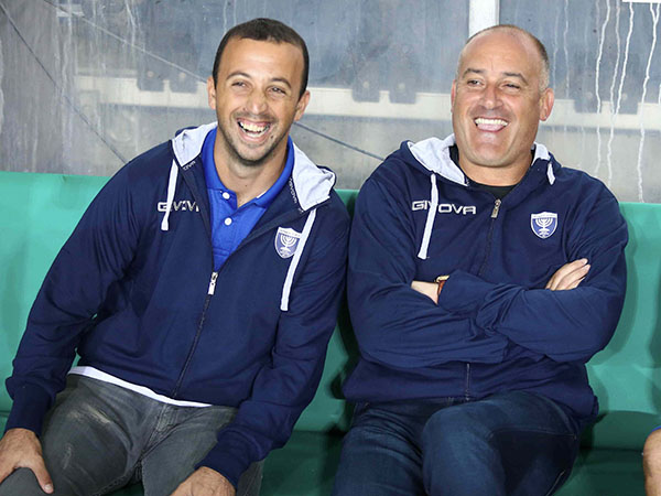 בן זקן חוגג ניצחון בכורה בבית