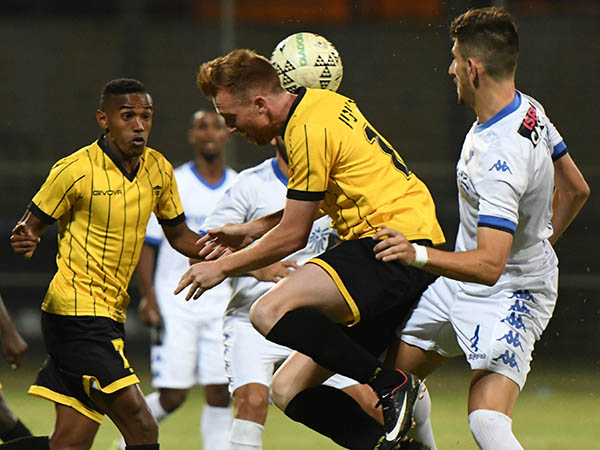 יותר מדי זרים על המגרש. ז'אורז'יניו (אנצ'ו גוש)