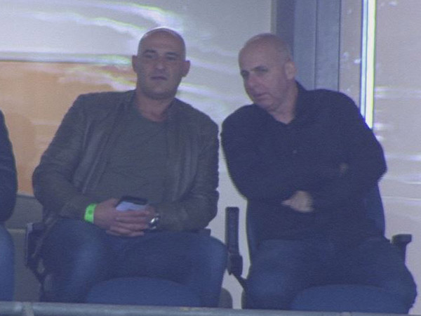 אלאך צופה מהיציע. היה מרוצה ממה שראה?