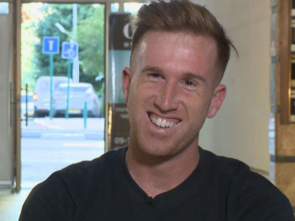 לא מוריד את החיוך מהפנים