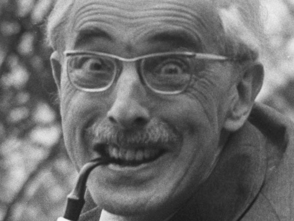 חיוך ללא סיבה - סימן לטיפשות (Getty)