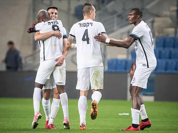 אשדוד חגגה נקודה בניגוד למהלך המשחק (צילום: עודד קרני)