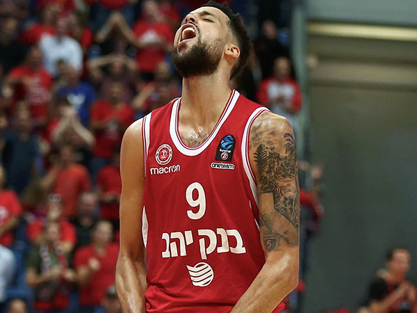 הגנה שערורייתית וגישה בעייתית. דיי הוא פלופ (צילום: אלן שיבר)