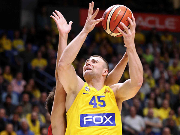 מכבי חזרה לעניינים ברבע השני (אלן שיבר)