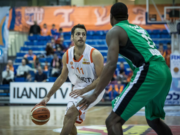 בן שימול מול באקנר. קרב צמוד בבית מכבי. לפחות עד למחצית השנייה (מנהלת)