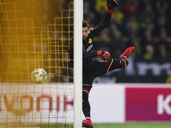 הכדור של פטרסן בדרך לרשת (Getty)