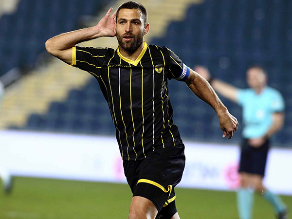 לא נכנס למרה שחורה. שכטר (אלן שיבר)