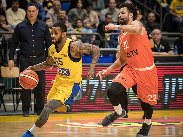 מכבי ת"א שמרה על הפער בפסגה (מנהלת)