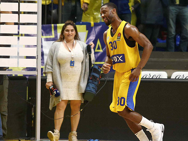 לטוב ולרע, קול מייצג את מכבי הנוכחית (אלן שיבר)