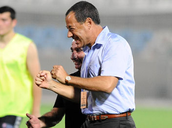 מגן. מעביר את זמנו בעיקר כשחקן גולף