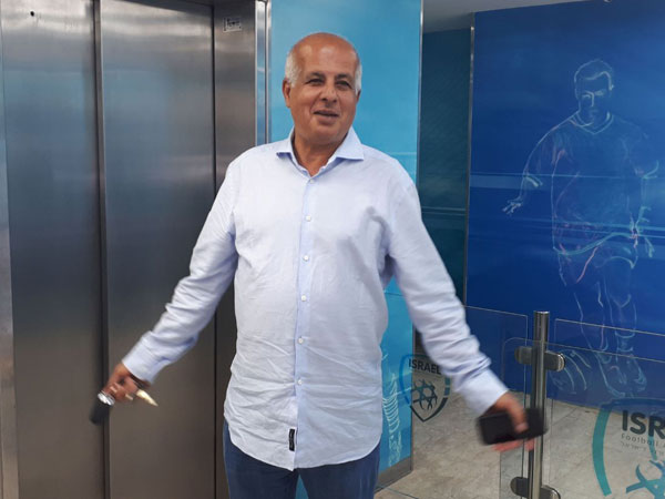 לוזון. "מאמן זר או ישראלי"