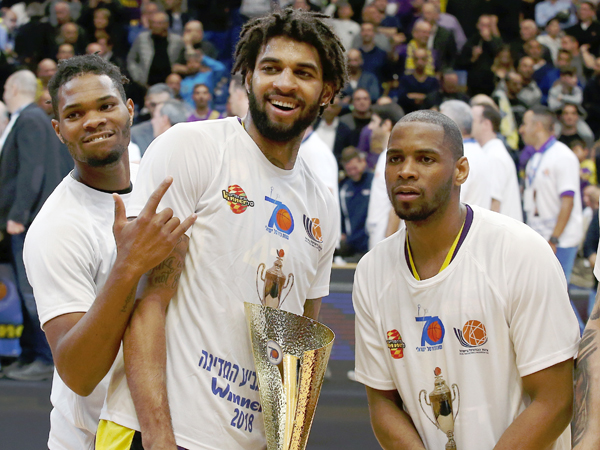 רייס חוגג גביע. הסימנים העידו לסוף מכוער (אלן שיבר)