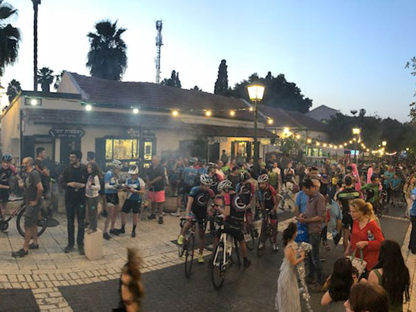 אווירה ססגונית בזכרון יעקב
