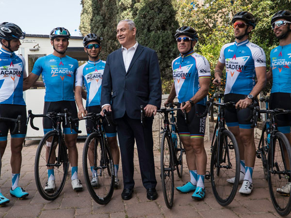 יוצאים לדרך