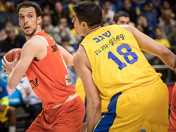 שגב מול חנוכי. נסיון לשמור על השחקן הישראלי (מנהלת)