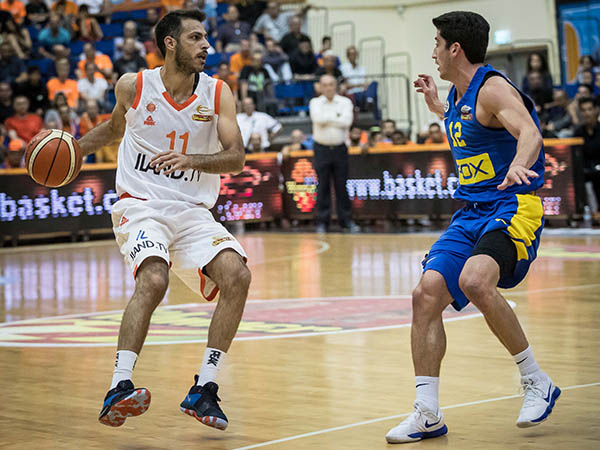 בן שימול מול דיברתולומאו (צילום: מנהלת הליגה)