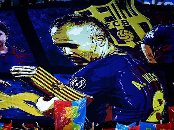 המחווה המרגשת של אוהדי ברצלונה לאינייסטה (getty)