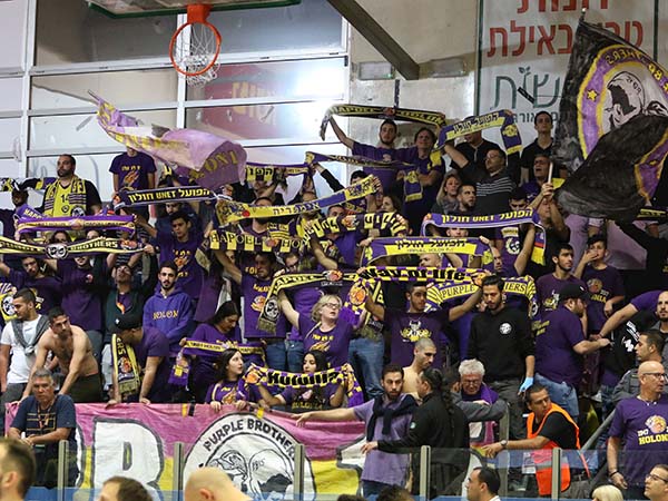 אוהדי חולון באילת, שמן נמרח על המושבים שלהם (מנהלת הליגה)