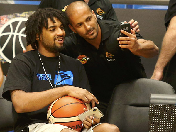 גלן רייס ג'וניור בהתחלה אפילו לא התחמם, ומשך את שתומת הלב (אלן שיבר)