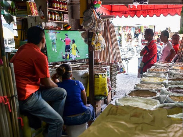 יש דברים שלא משתנים. אין כמו צפיה משותפת (gettyimages)