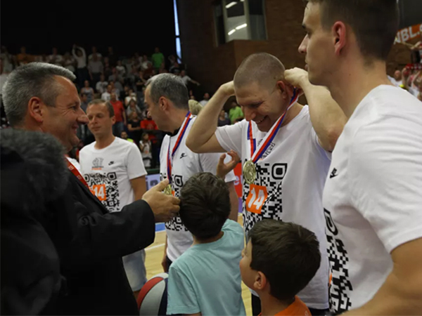 אורן עמיאל יפגוש את הפועל ירושלים (צילום: האתר הרשמי של נימברוק)