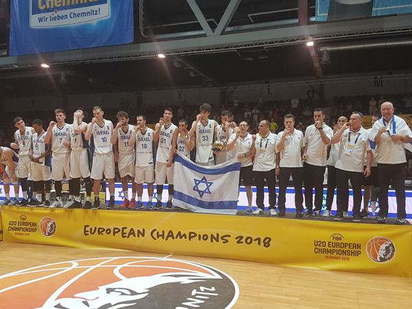 ואלה שמות, שחקני הנבחרת עם המדליות (באדיבות איגוד הכדורסל)