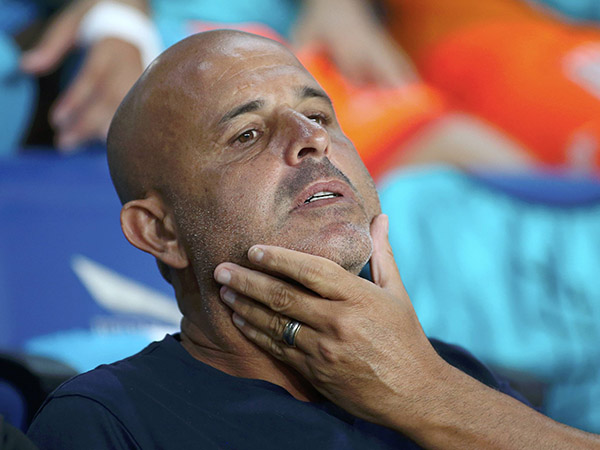 בור במרכז ההגנה. אבוקסיס (אלן שיבר)