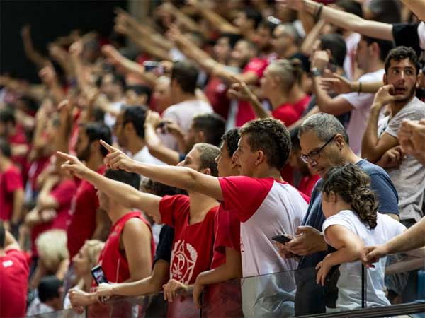 ראו ניצחון. אוהדי הפועל ת"א (FIBA)