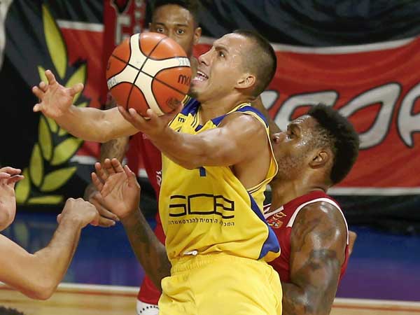 ניצחון עם שלושה זרים. סטול (אלן שיבר)