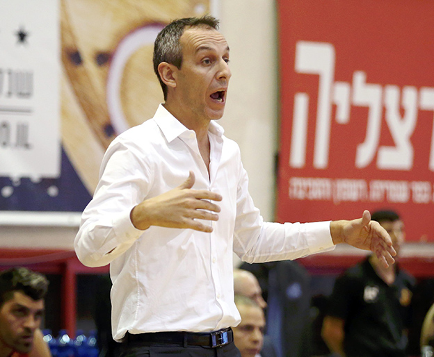 קטש, מרוצה מההגנה ומהיכולת של אוואנס (אלן שיבר)