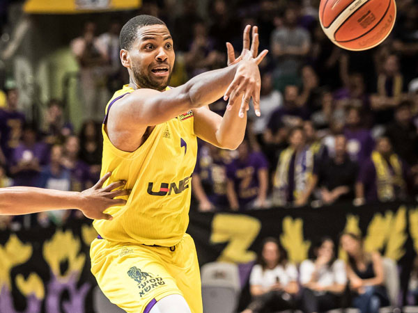 וואייט. הגיעה למחצית השנייה (מנהלת הליגה)