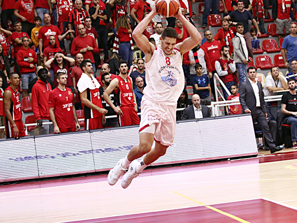 שוכמן בענננים (מנהלת)