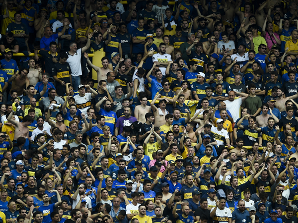 אוהדי בוקה צבעו את הבומבונרה (Marcelo Endelli, GETTY)