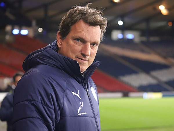 הרצוג מחוייך באימון (צילום: PayPerLens)