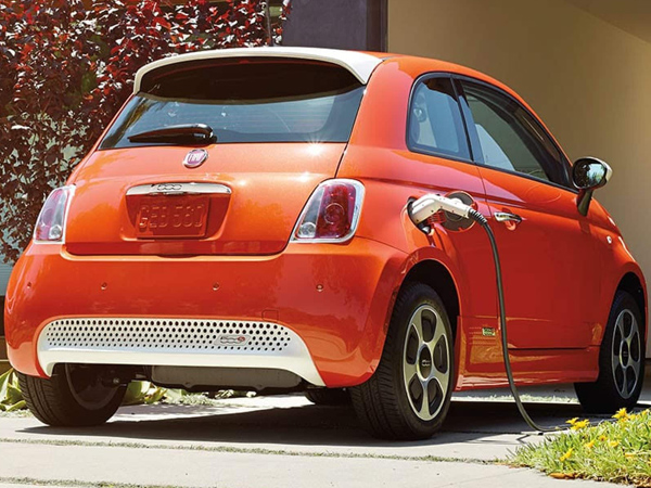 פיאט 500 חשמלית (צילום: יצרן)