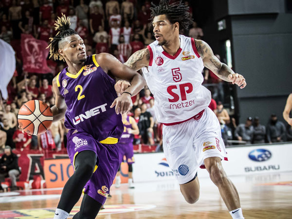 אקון פרסל. הפעם ישחק יותר? (מנהלת)