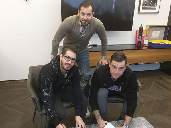 220 אלף יורו, ללא תלות בביצועים או הופעות (האתר הרשמי)