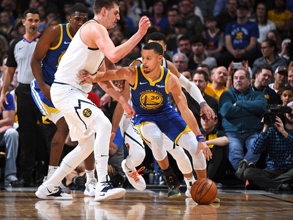הצהרה של האלופה (צילום: Garrett Ellwood/NBAE via Getty Images)
