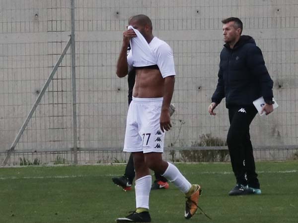 מגבו. הדחה כואבת (דני מרון)