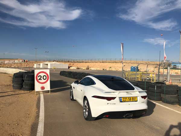 מתחילים בעשרים קמ"ש ומשם ממריאים