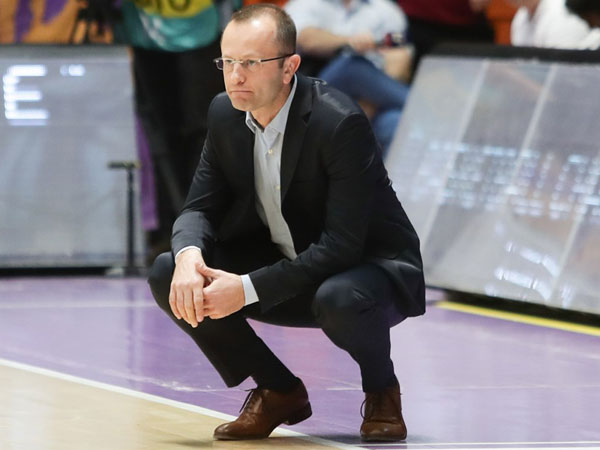 נקלע ללב הסערה. שמיר (פיב"א)