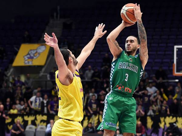 בראון מתעלל בחולון (FIBA)