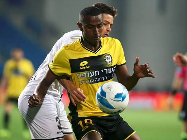 יחזור לספסל. מלדה (אלן שיבר)