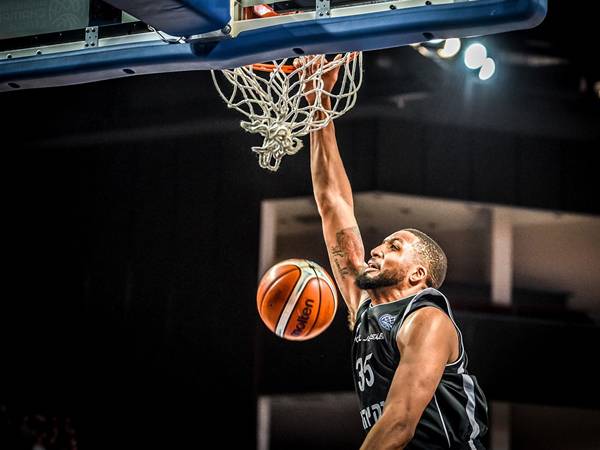 תומאס וירושלים פתחו מצוין (FIBA)